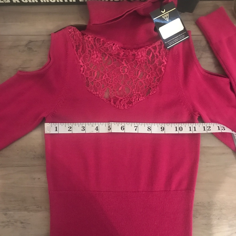 💕Guess  Cold shoulder Turtle neck sweater 💕 - Picture 8 of 8